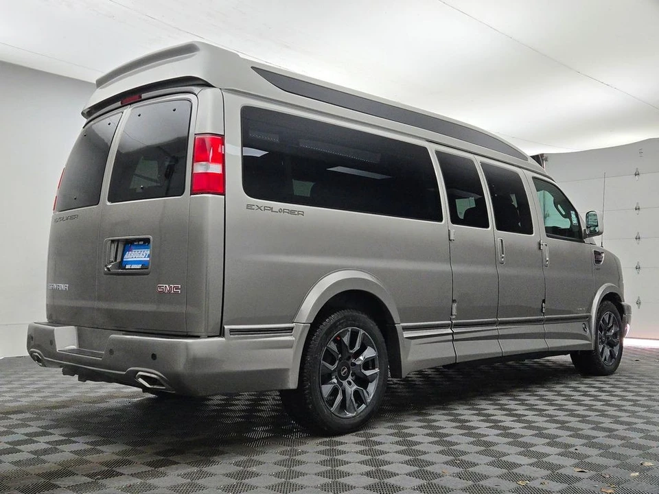 2025 GMC Savana - Image 9 of 21