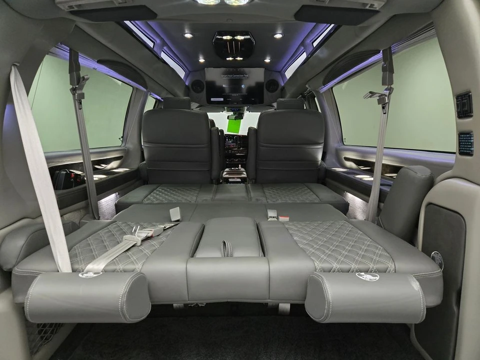 2025 GMC Savana - Image 2 of 21