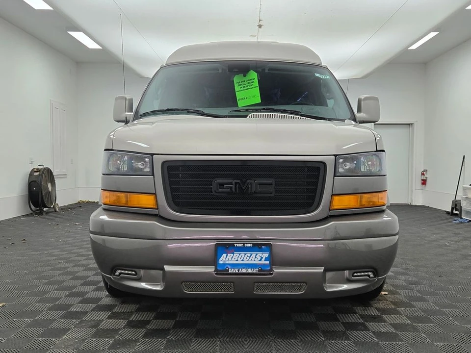 2025 GMC Savana - Image 14 of 21