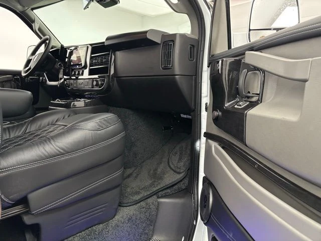 2025 GMC Savana - Image 20 of 21