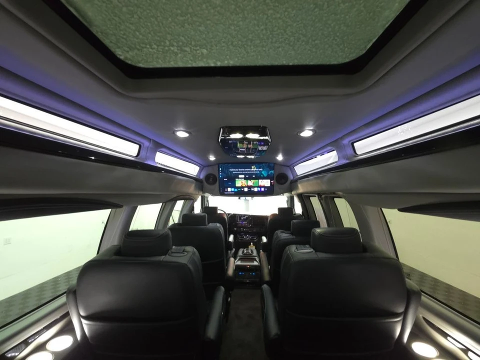 2025 GMC Savana - Image 16 of 21