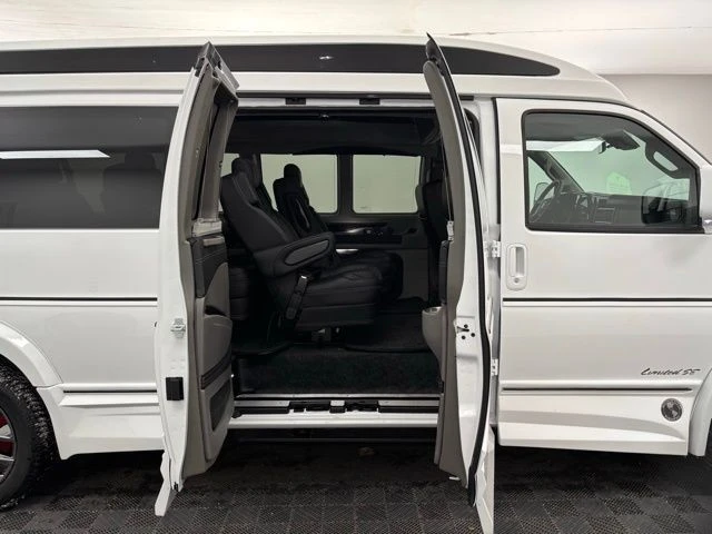 2025 GMC Savana - Image 6 of 21