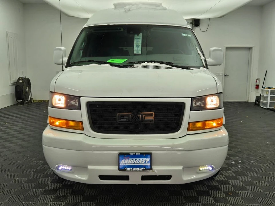 2025 GMC Savana - Image 20 of 21