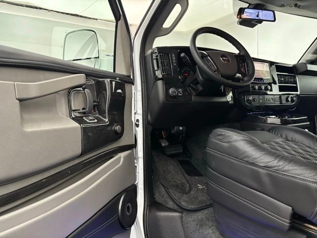 2025 GMC Savana - Image 15 of 21