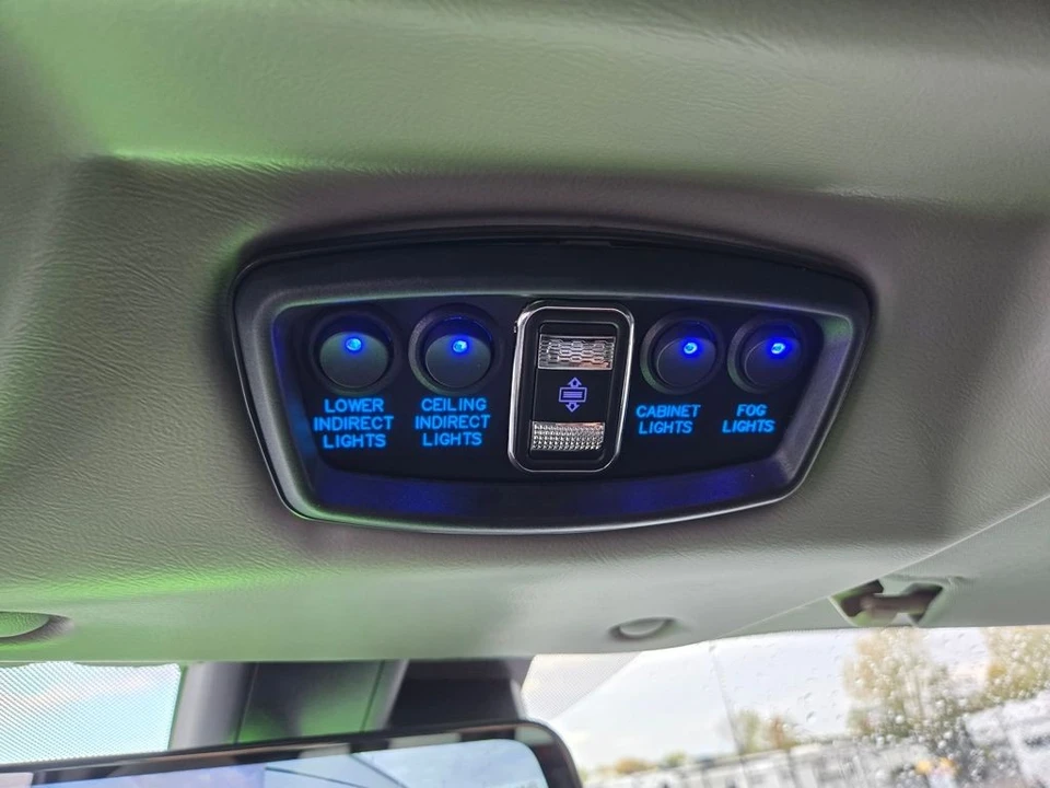 2025 GMC Savana - Image 9 of 21