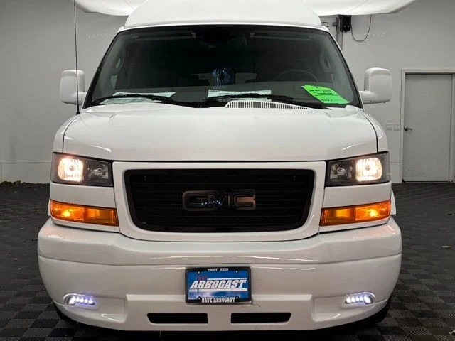2025 GMC Savana - Image 13 of 21