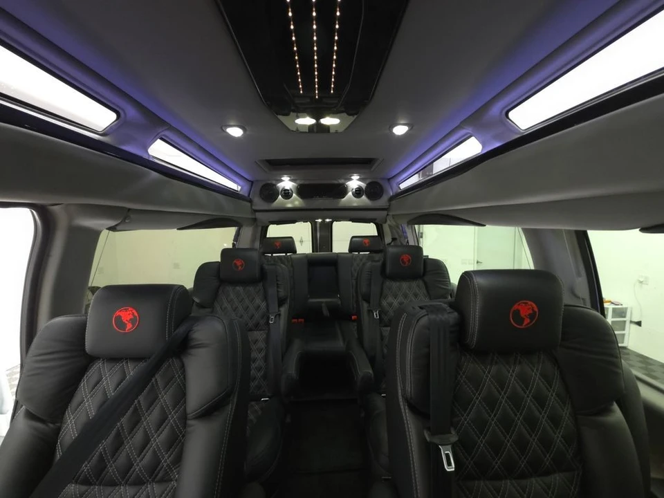 2025 GMC Savana - Image 3 of 21