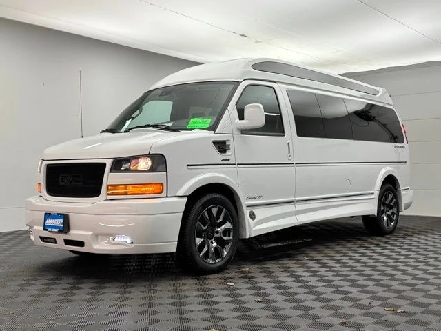 2025 GMC Savana - Image 12 of 12