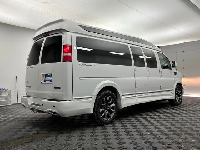 2025 GMC Savana - Image 7 of 12