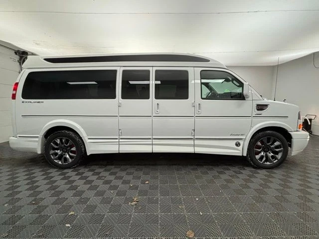 2025 GMC Savana - Image 5 of 21