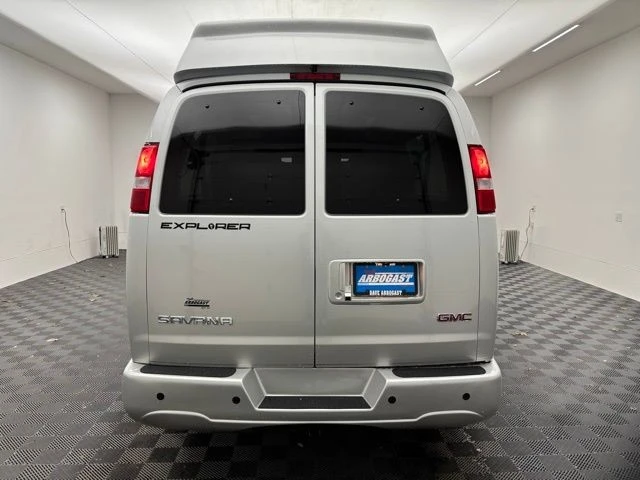 2025 GMC Savana - Image 16 of 21