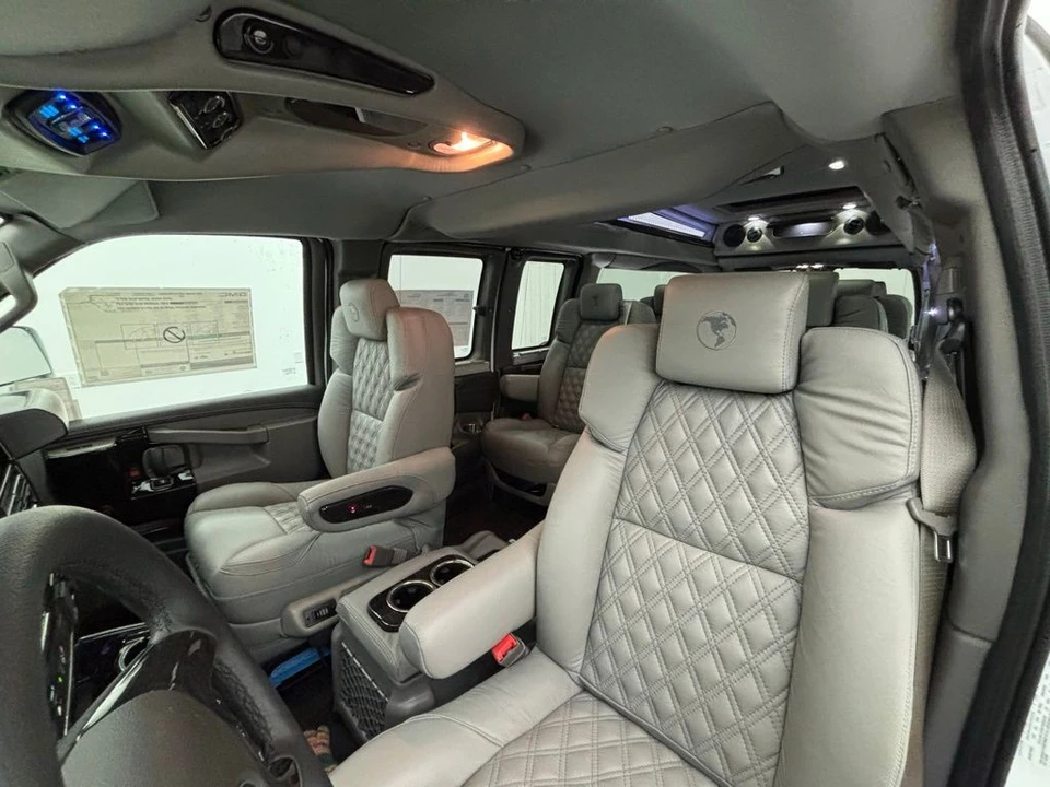 2025 GMC Savana - Image 10 of 21