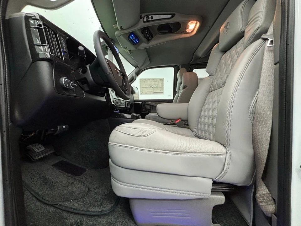 2025 GMC Savana - Image 8 of 21
