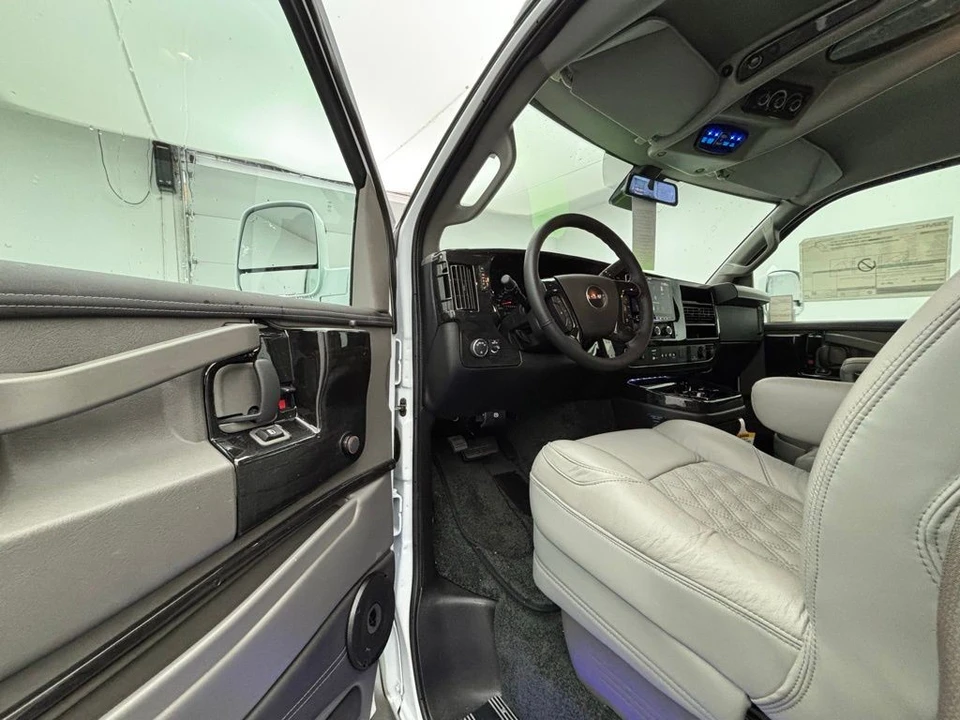 2025 GMC Savana - Image 5 of 21