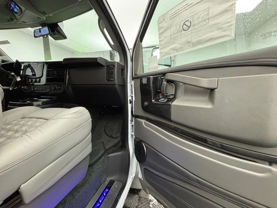 2025 GMC Savana - Image 11 of 21