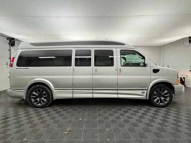 2025 GMC Savana - Image 14 of 21