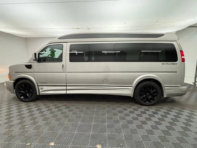 2025 GMC Savana - Image 14 of 21