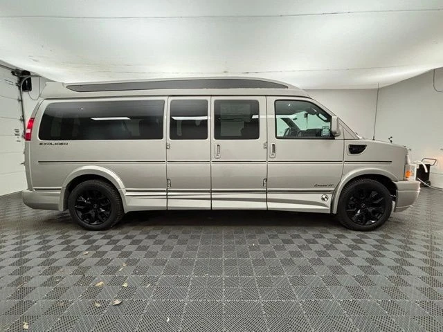 2025 GMC Savana - Image 6 of 12