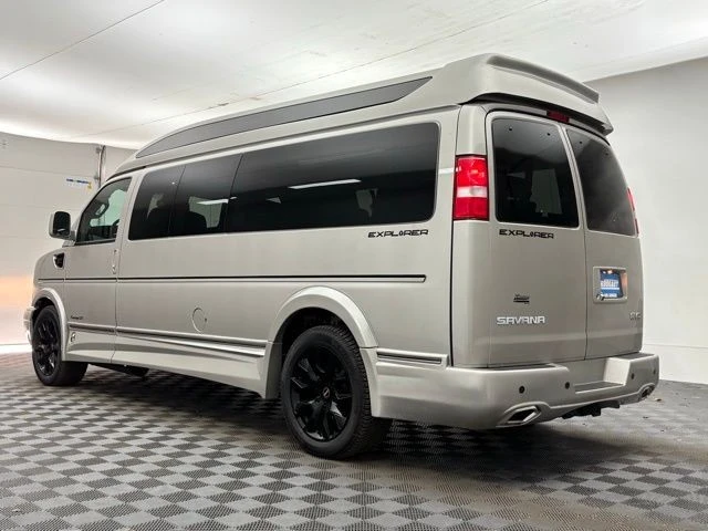 2025 GMC Savana - Image 13 of 21