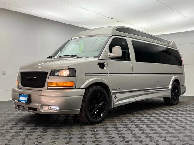 2025 GMC Savana - Image 15 of 21