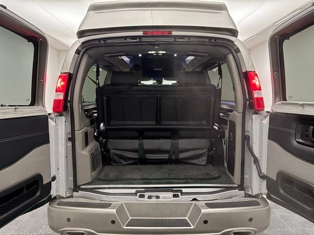 2025 GMC Savana - Image 5 of 21