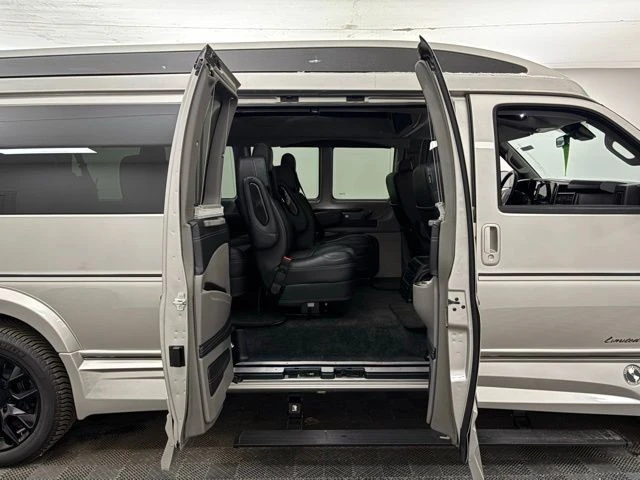 2025 GMC Savana - Image 7 of 21