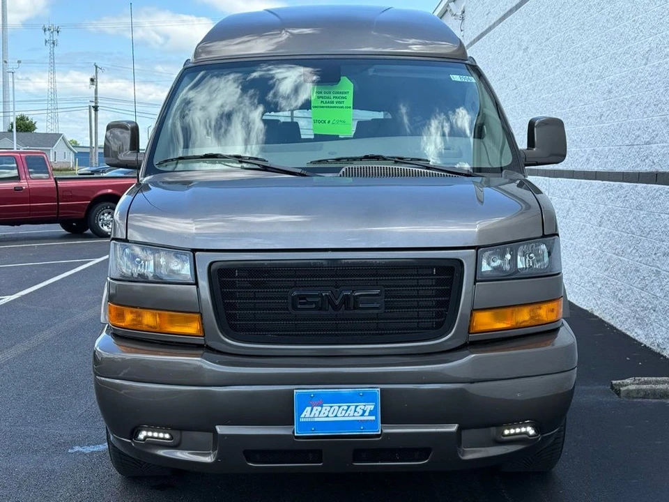 2025 GMC Savana - Image 12 of 21