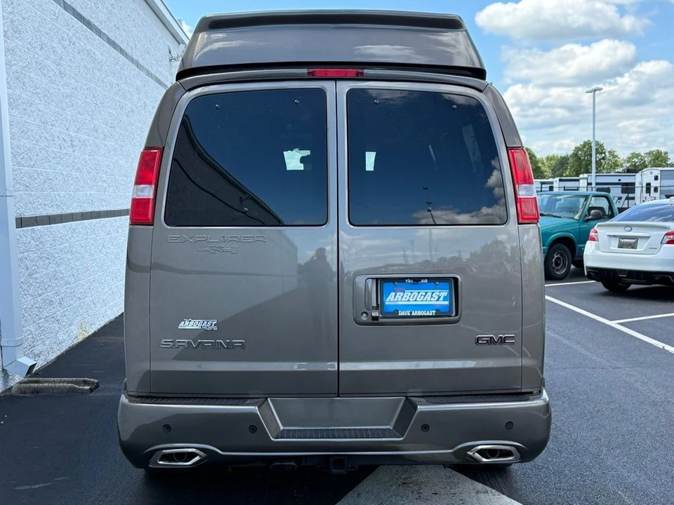 2025 GMC Savana - Image 4 of 21