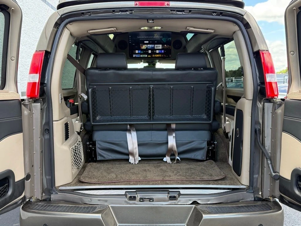 2025 GMC Savana - Image 5 of 21