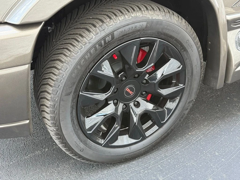 2025 GMC Savana - Image 13 of 21