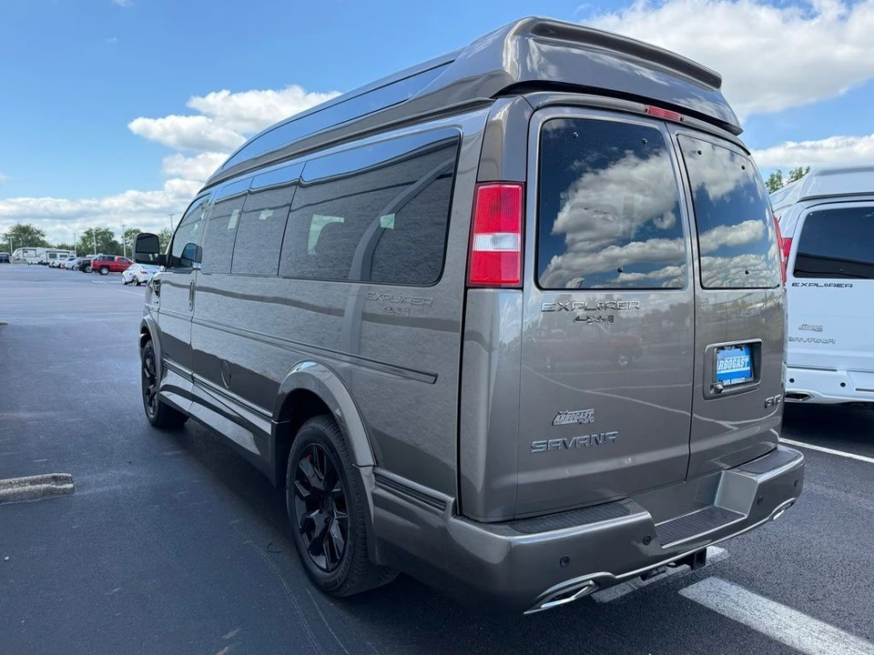 2025 GMC Savana - Image 10 of 21