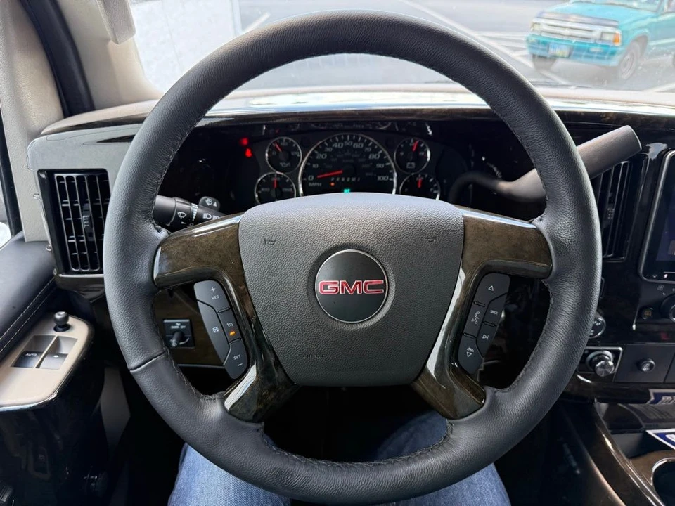 2025 GMC Savana - Image 20 of 21