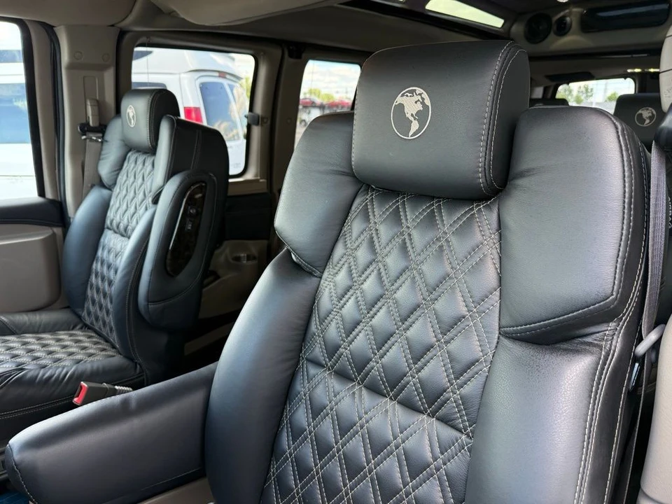 2025 GMC Savana - Image 19 of 21