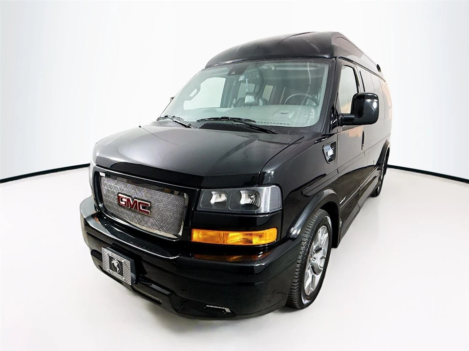 2025 GMC Savana - Image 14 of 14