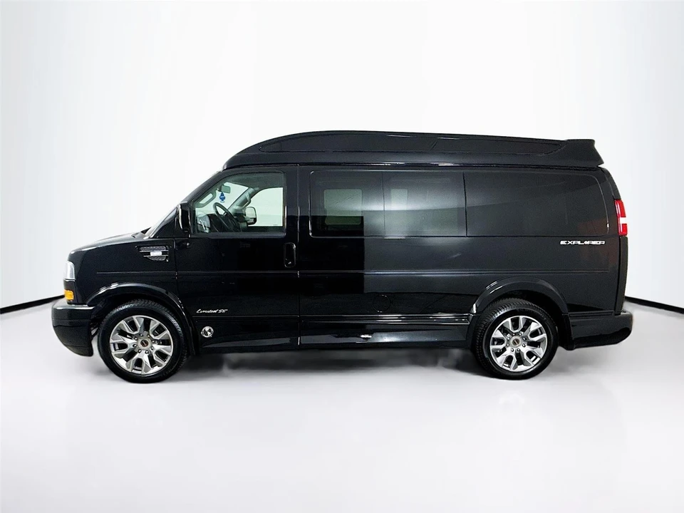 2025 GMC Savana - Image 11 of 14