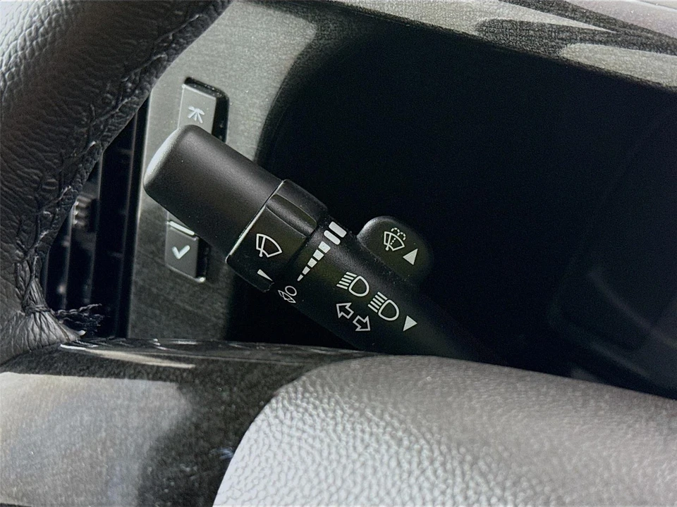 2025 GMC Savana - Image 5 of 21