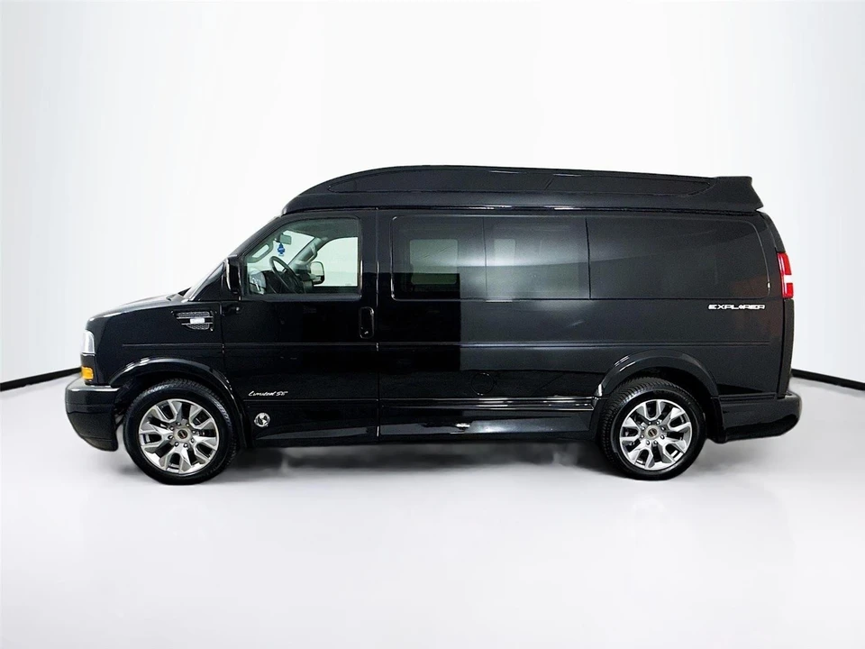 2025 GMC Savana - Image 11 of 21