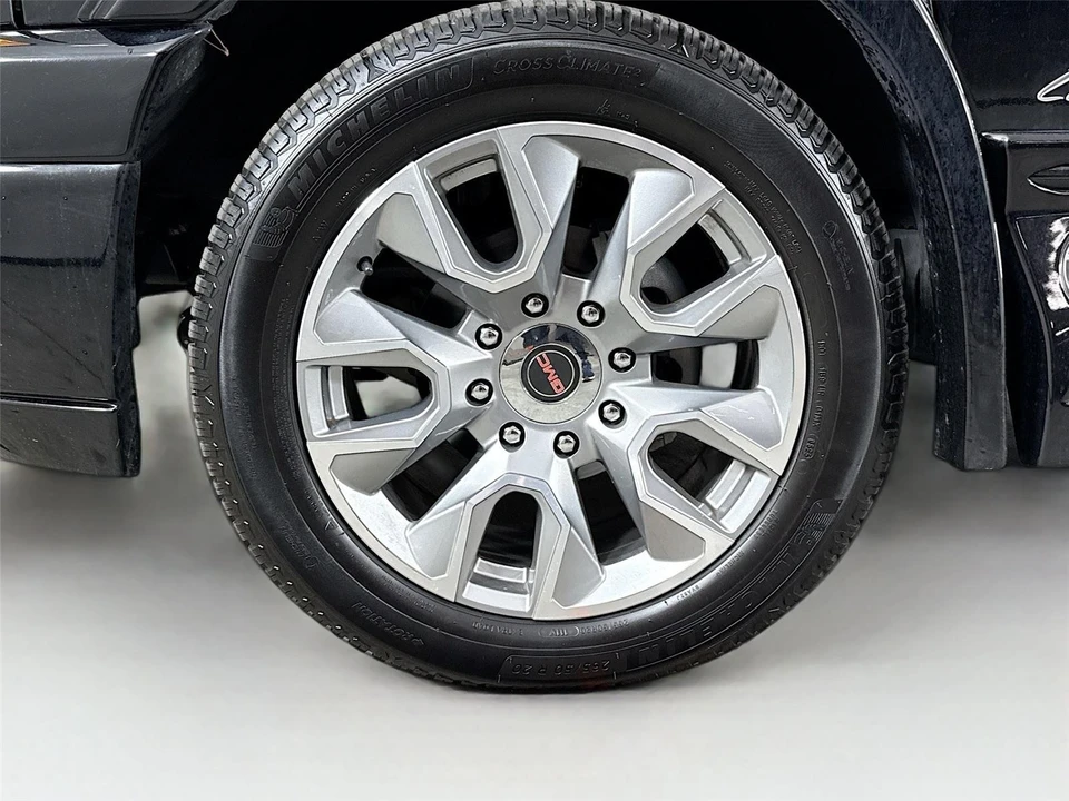 2025 GMC Savana - Image 12 of 21