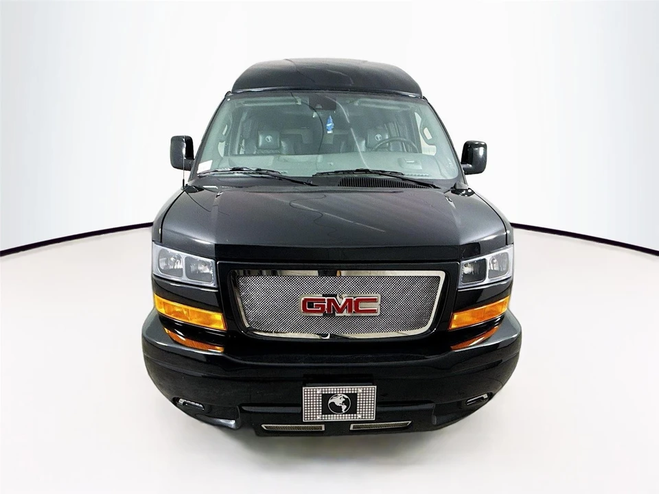 2025 GMC Savana - Image 10 of 14