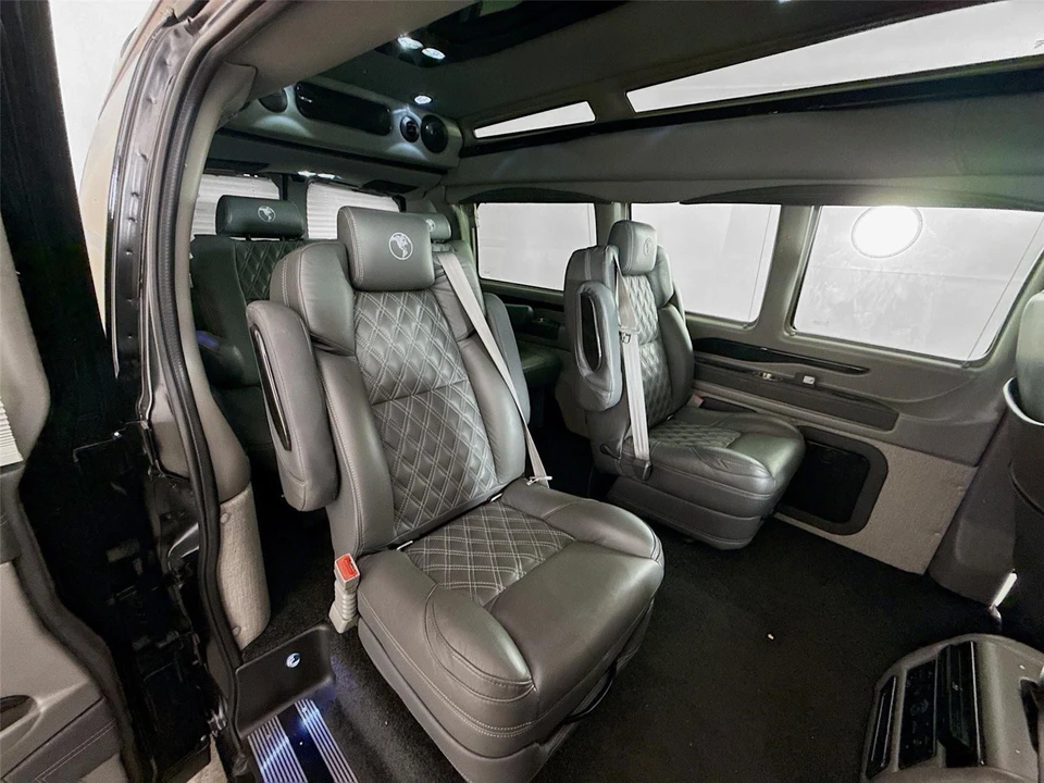 2025 GMC Savana - Image 3 of 21