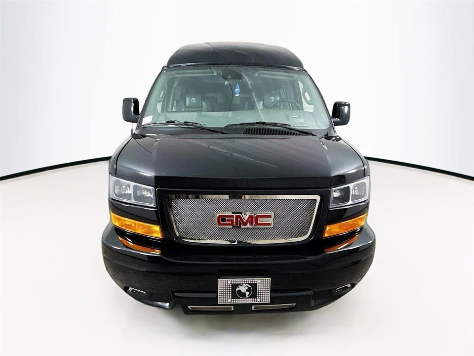 2025 GMC Savana - Image 10 of 21