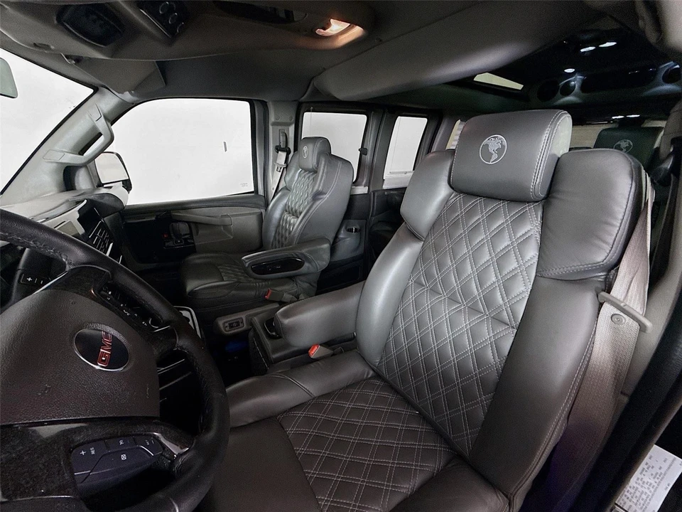2025 GMC Savana - Image 2 of 21