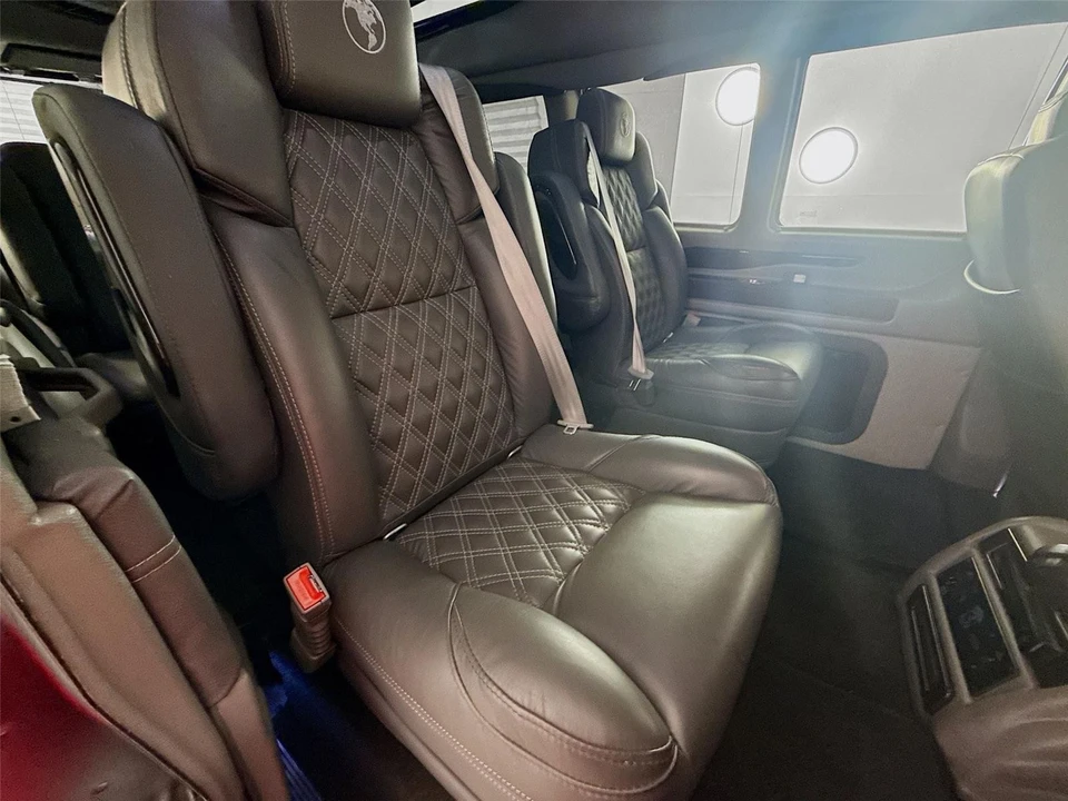 2025 GMC Savana - Image 18 of 21