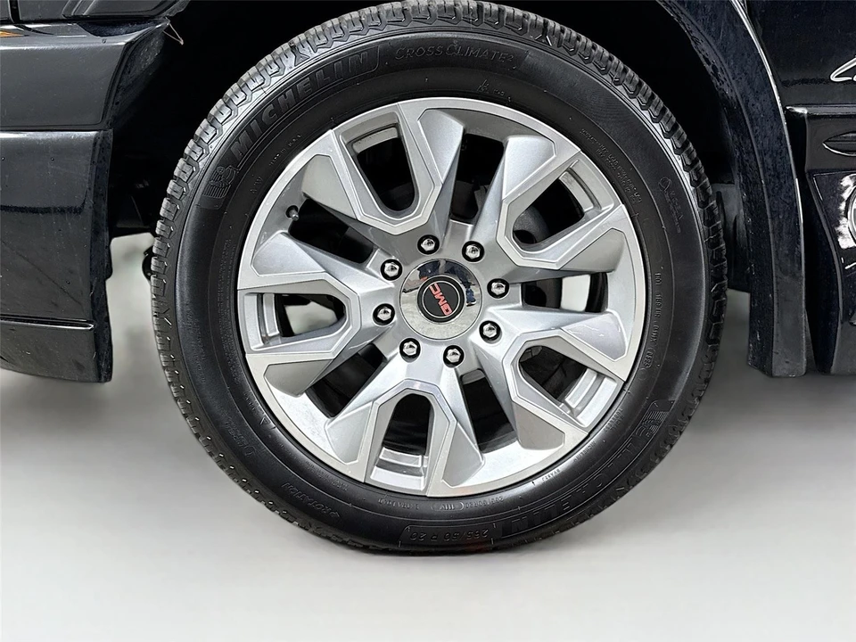2025 GMC Savana - Image 12 of 14