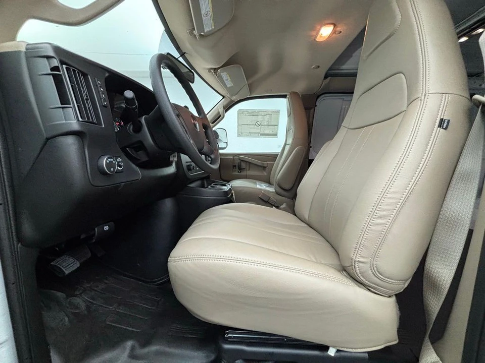 2025 GMC Savana - Image 16 of 21