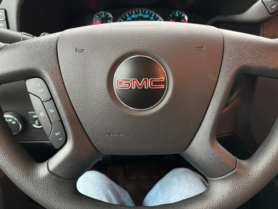 2025 GMC Savana - Image 19 of 21