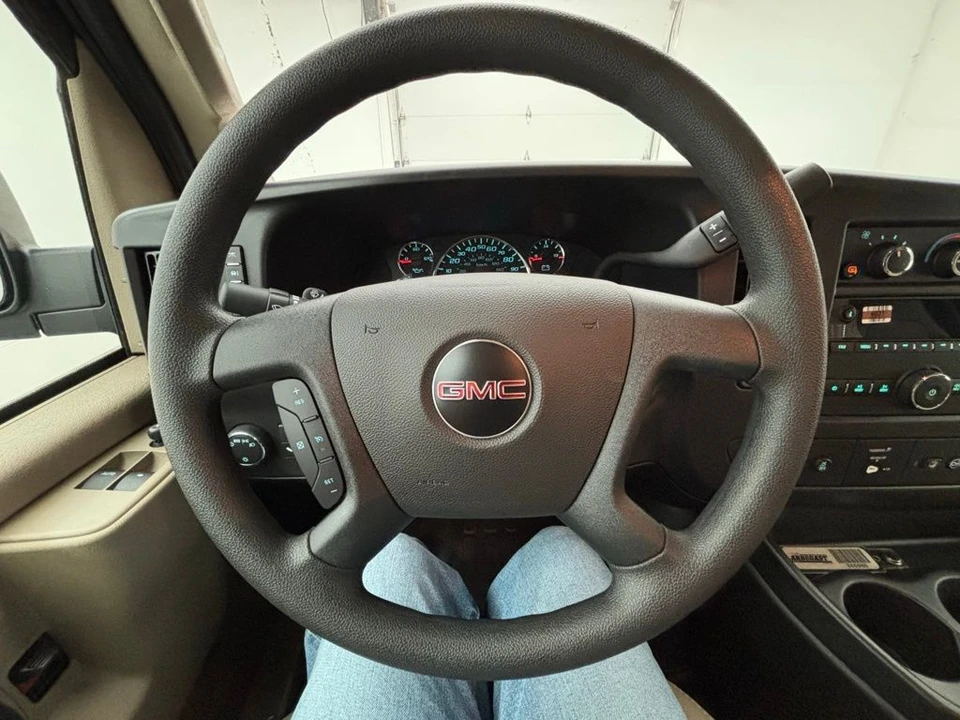2025 GMC Savana - Image 18 of 21