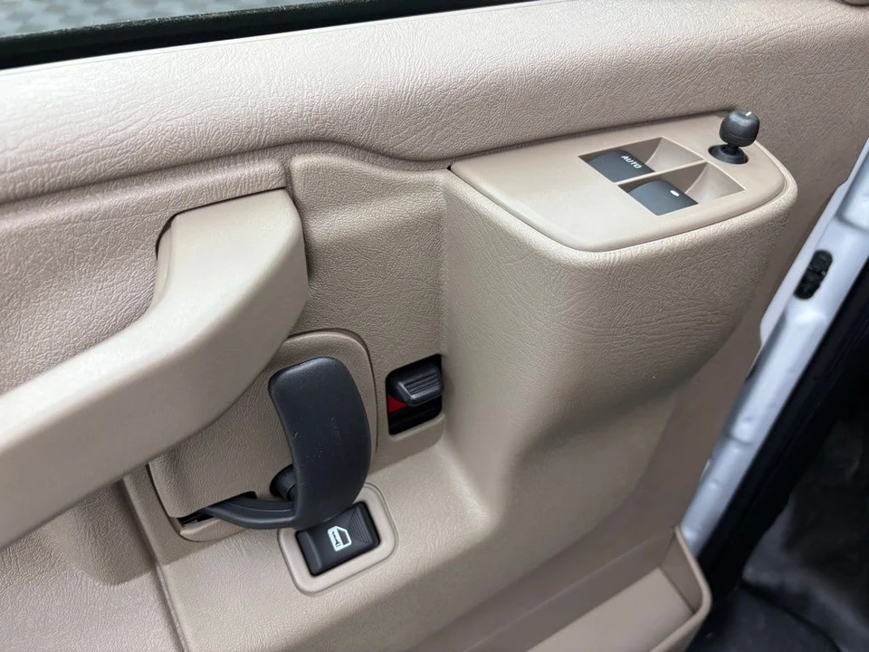 2025 GMC Savana - Image 15 of 21