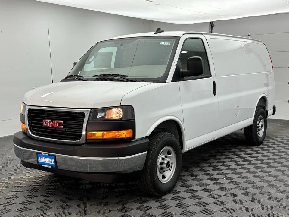 2025 GMC Savana - Image 2 of 21