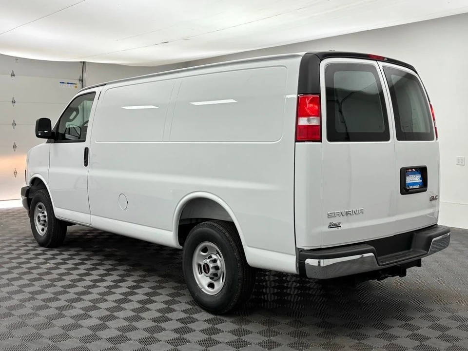 2025 GMC Savana - Image 9 of 12